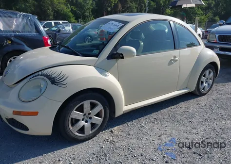 2007 Volkswagen New Beetle 2.5 из США, поврежденный, VIN 3VWRW31C57M521929